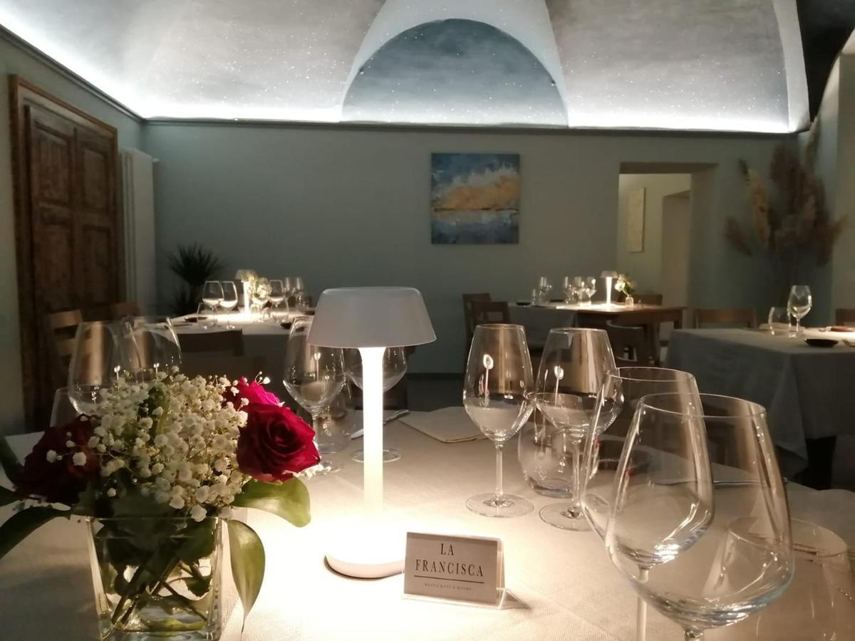 Locanda La Francisca Оменя Екстериор снимка